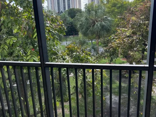 3301 N Country Club Dr APT 407, Aventura, FL 33180