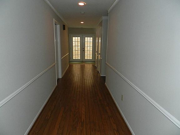 5th image of 2723 Broadmoor Cir