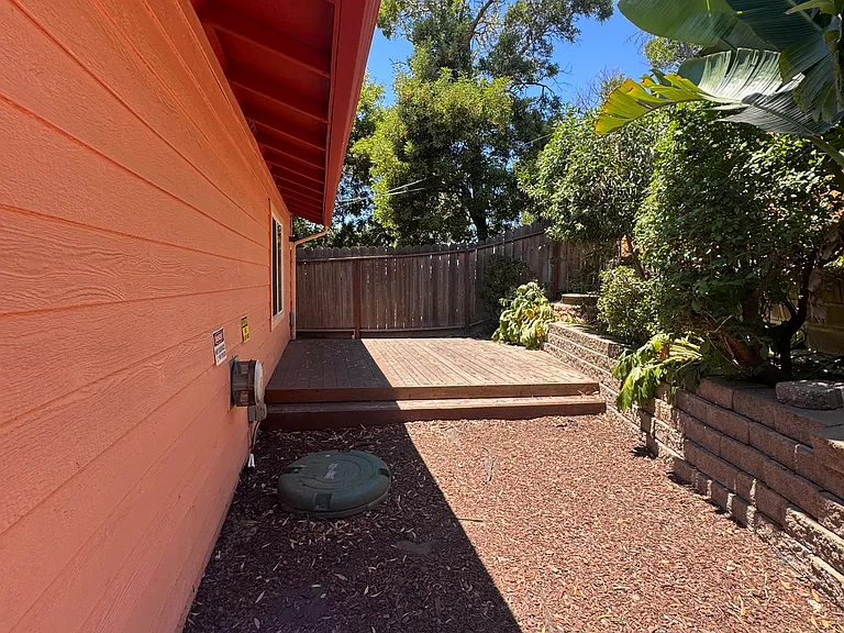 2230 Redwood St — Photo 37