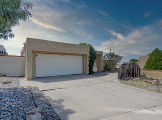 10518 Camino Del Oso NE, Albuquerque, NM 87111