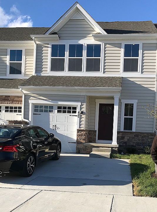 1st image of 425 Goodwick Dr