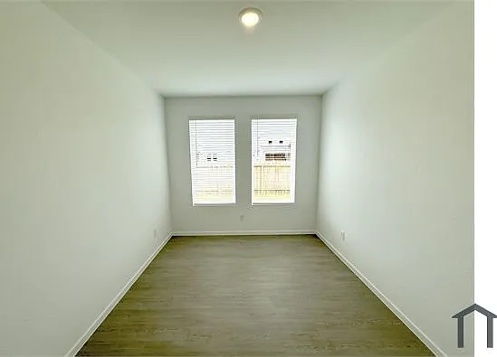 423 Amy St — Photo 33