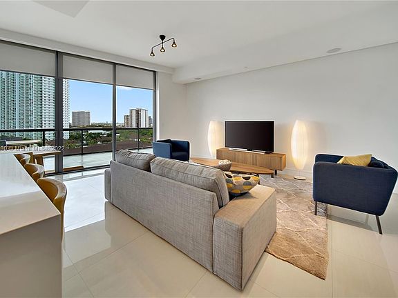 4th image of 3250 NE 188th St APT 807
