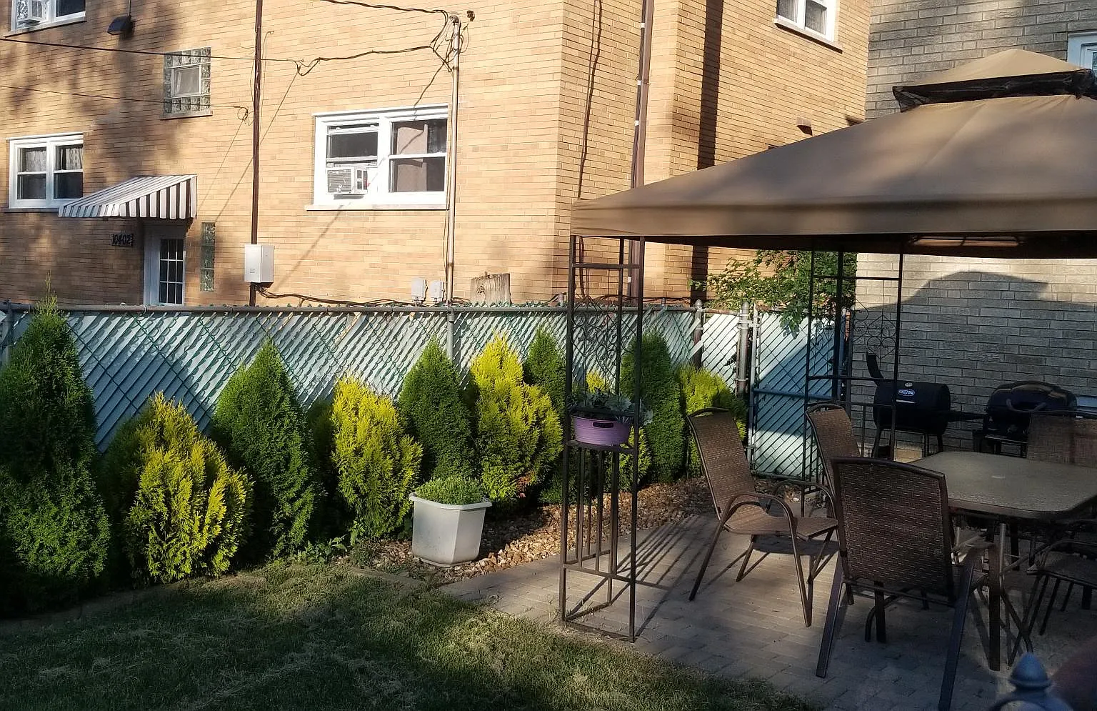 10406 Moody Ave — Photo 1