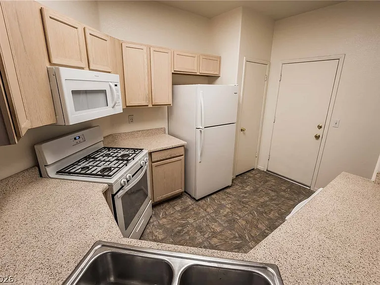 7224 Pinon Crest Ct — Photo 8