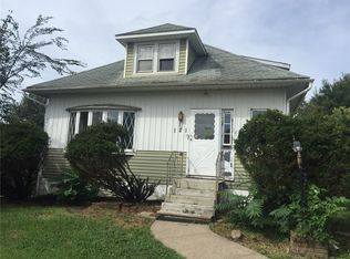 121 N 12th St, Chariton, IA 50049
