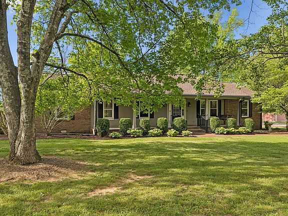 2nd image of 3513 Meadowwood Dr