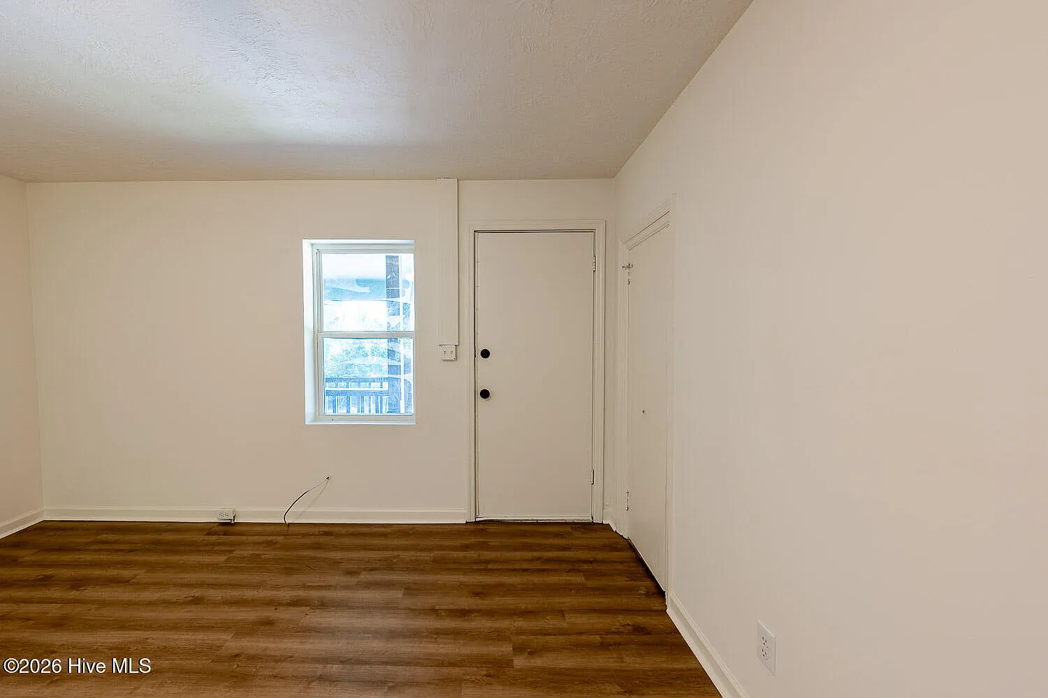 1 bed, 1.0 bath, 700 sqft, $1,100 — Photo 4