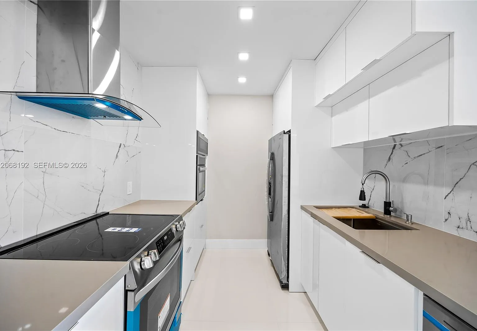 Coronado Condo- Tower Ii — Photo 4