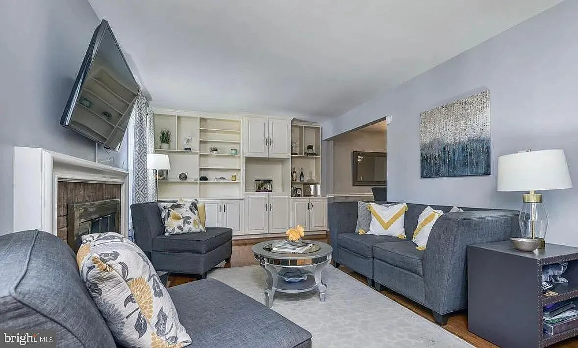 3 bed, 4.0 bath, 2139 sqft, $2,900 — Photo 3
