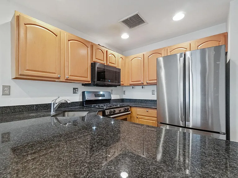 84 Adams St #5C — Photo 6