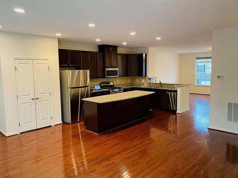 227 W General Grey Ct — Photo 2