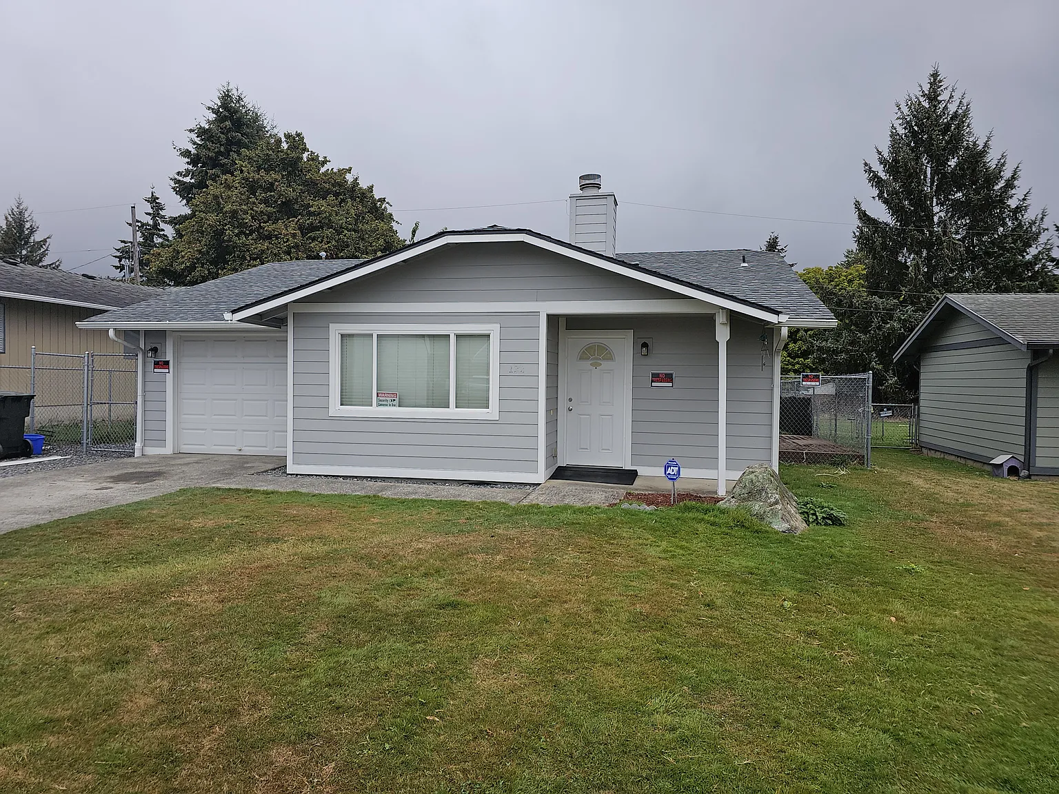 3 bed, 1084 sqft, $2,460 — Photo 1