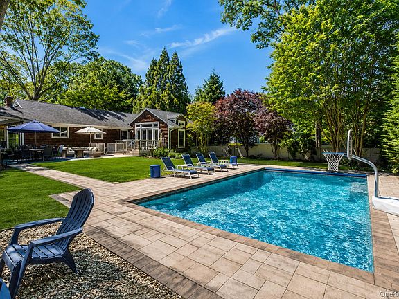 5th image of 530 Woodcliff Drive