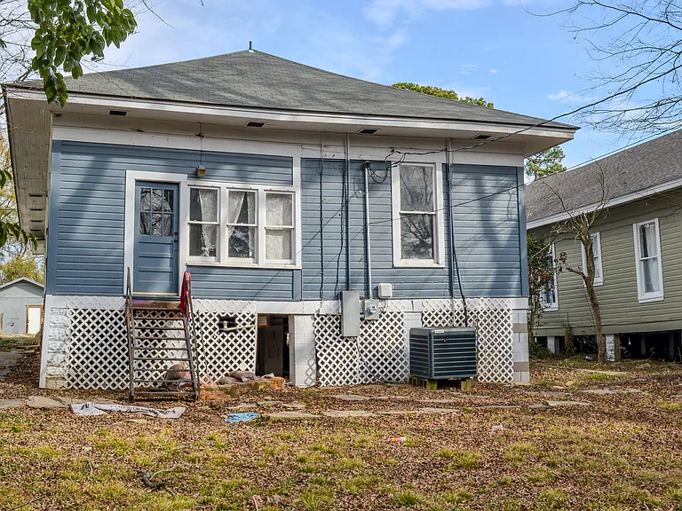 2416 Highland Ave — Photo 16