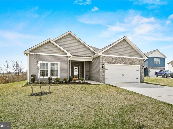 10038 Roulette Dr, Hagerstown, MD 21740