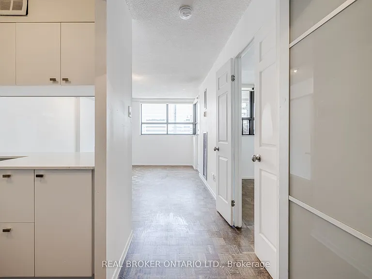 105 McCaul St #708 — Photo 1