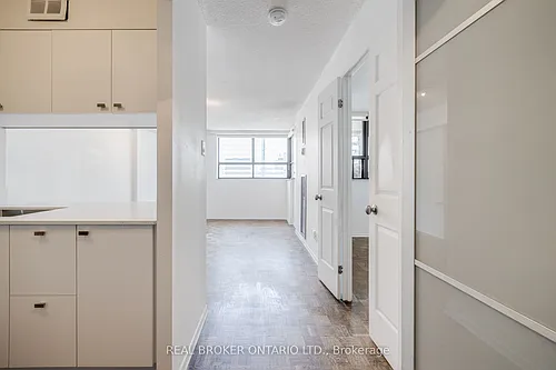 105 McCaul St #708 Photo 1