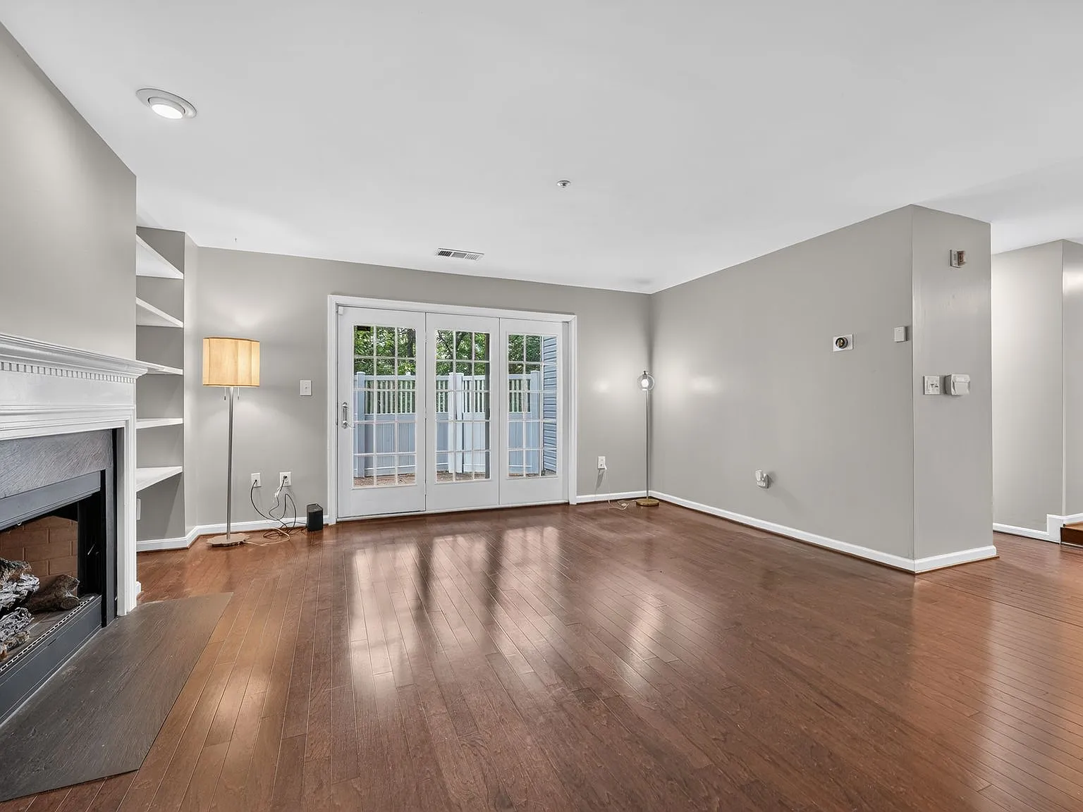 2 bed, 1289 sqft, $2,300 — Photo 2