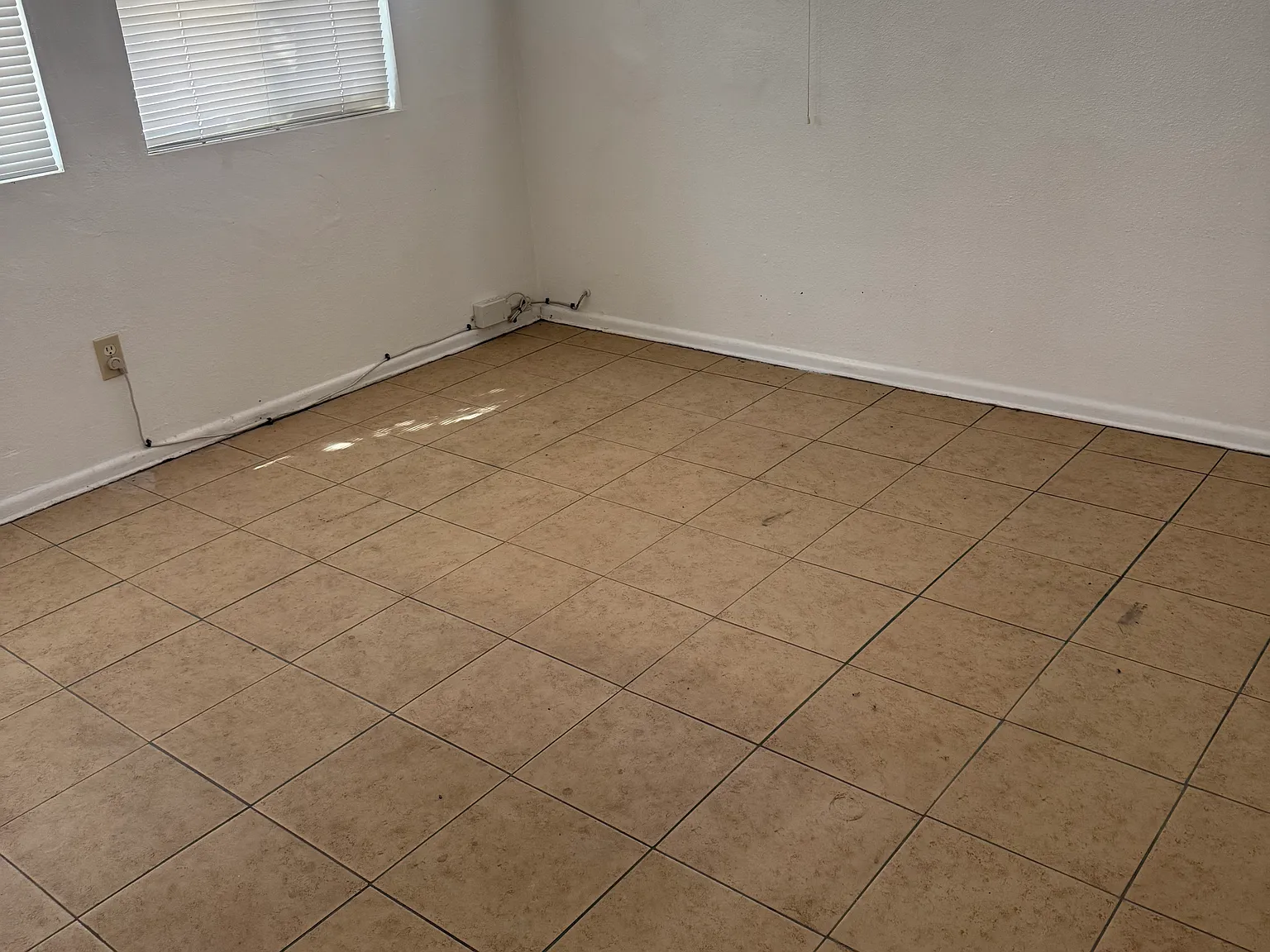 1 bed, 750 sqft, $1,200 — Photo 4