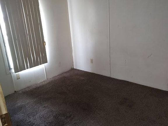 4th image of 834 Grove Ave