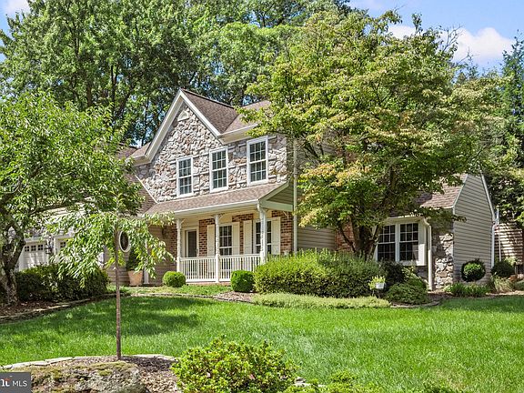 2nd image of 258 Shakespeare Dr
