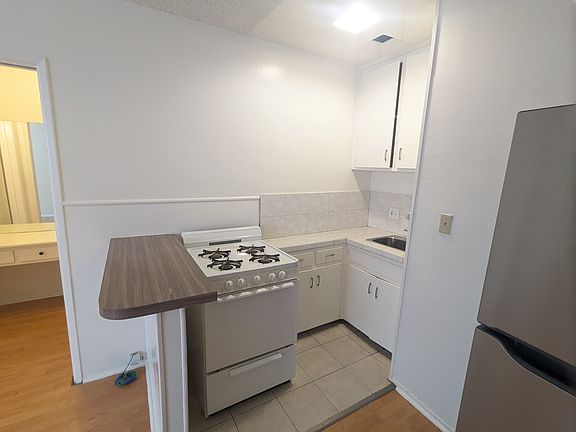 3rd image of 5717 La Mirada Ave APT 3