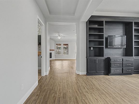 3rd image of 2215 Stanhill Dr
