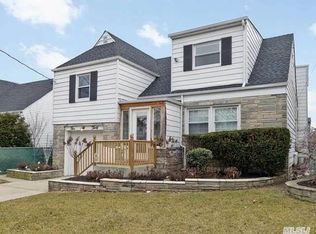 530 Arlington Rd, Cedarhurst, NY 11516