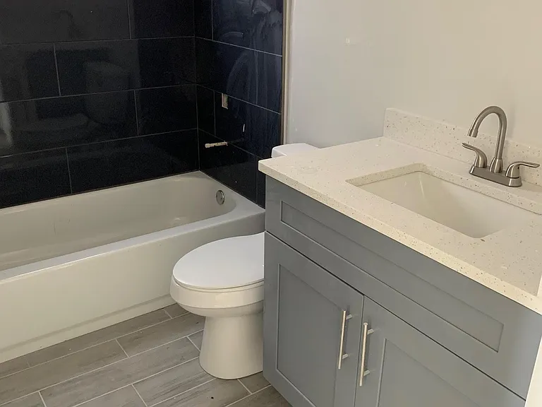 2841 Broadway — Photo 12