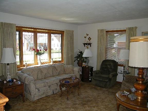 3rd image of 1402 Manistique Ave