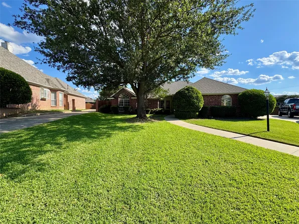 729 Bent Tree Ct, Hurst, TX 76054