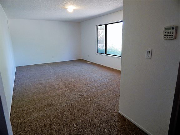 5th image of 3880 N Lakeshore Blvd