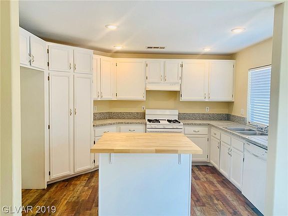 3rd image of 2109 Fountain Valley Way