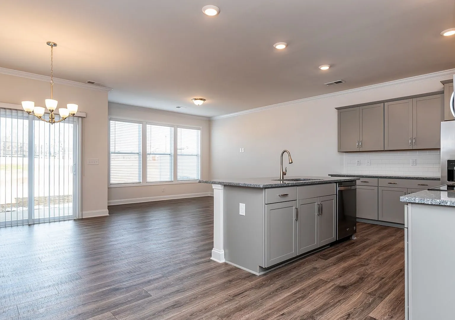 Available Now, Beautiful Greer Home! — Photo 2