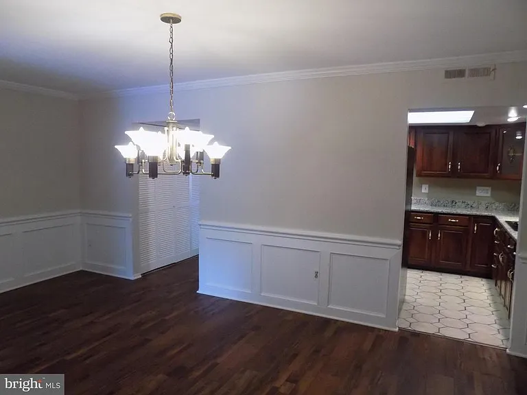 702 Towne Center Dr — Photo 17