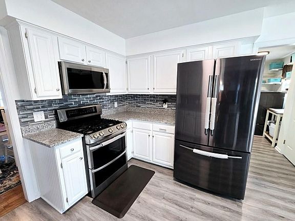 5th image of 2549 Edgehill Ave