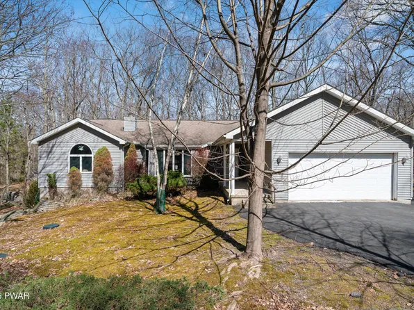 100 Blue Shelf Ln, Hawley, PA 18428