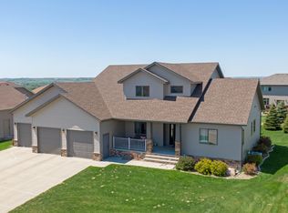 3112 Clairmont Rd, Bismarck, ND 58503