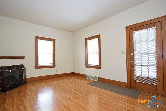 2nd image of 3040 Cable Ave