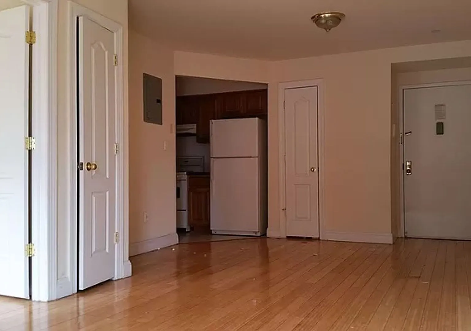 141-31 Pershing Crescent — Photo 3