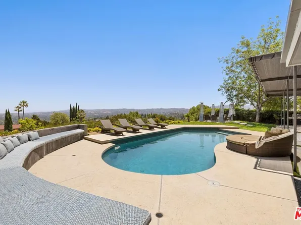 6020 Rod Ave, Woodland Hills, CA 91367