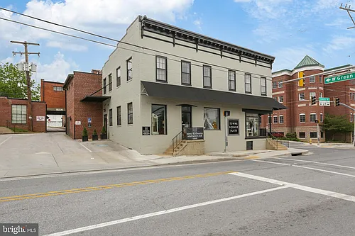 28 Liberty St Photo 1