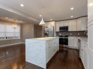 21 Green St, Reading, MA 01867