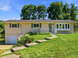 10296 Boleyn Rd, Dubuque, IA 52001