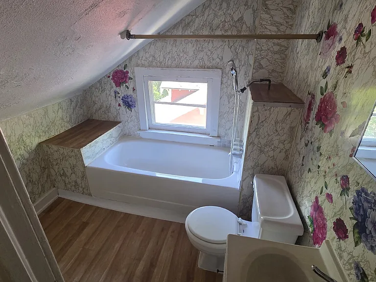 1462 Maple Rd #3 — Photo 4