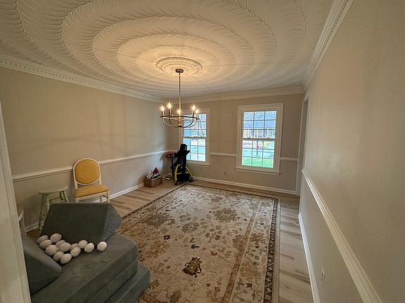 3rd image of 702 Wickwood Dr