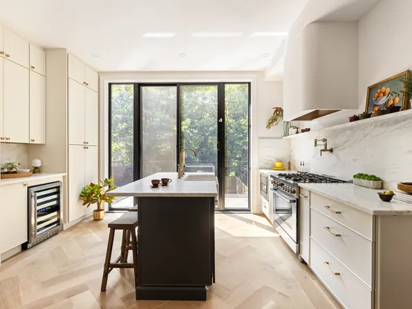 174 Hall Street image 3 of 13