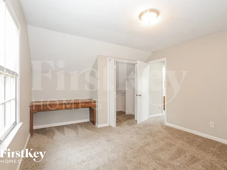1726 Knight Cir — Photo 8