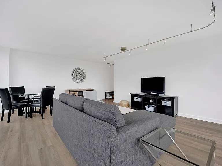 340 W Diversey Pkwy #1216 — Photo 6